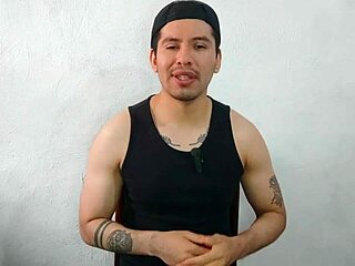 convenci a mi compañero hetero casado de mamarle su vergota de 20cm en el trabajo