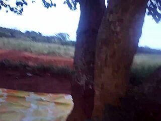 แทกบลอนด์ด้วยควยใหญ่บนถนนกลางแจ้ง 😈