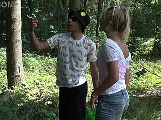 Excursionistas follando duro en el bosque, ¡qué caliente! 🌲