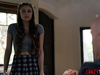 ¡Oye, padrastro, ¿por qué la azotas y la abres así?!