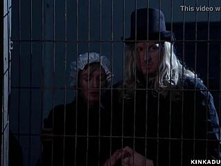 زانية مربوطة ثديين طبيعيين كبار تتناك بقسوة من زب وحش