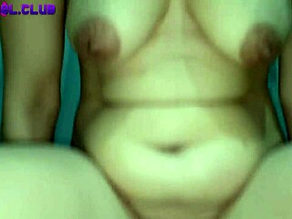 في أول مرة، رجل مصري ينيك مؤخرتي الكبيرة المنزلية بكريمة في أسلوب عربي هاوٍ