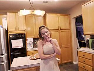 i'm stepmom showing my gratitute with a blowjob... kendra heart