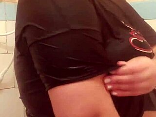 Strange fetish for wet arm in bath with small tits amateurs