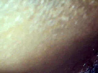 Černá manželka cucá monstr čurák a nechá se ošukat v píči 😍