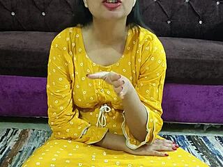 Himachali audio beautiful indian bhabi ne ki devar ke saath jabardasti galiyaan de-de kar devar se choot chudwaayi phaadi main