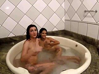 vem brincar na banheira