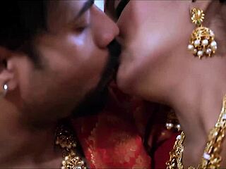 gola profonda erotica e creampie con moglie indiana bollente Sudipa in sari