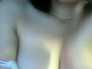 Damn, hot Vietnamese bunny rocks wild sex chat on Zalo!