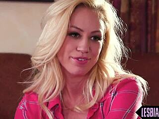 Sappho cutie seduced and pussy licked by friend!