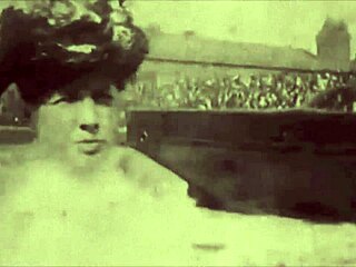 I love this vintage illustration, it's so retro and antique, makes me feel all tingly