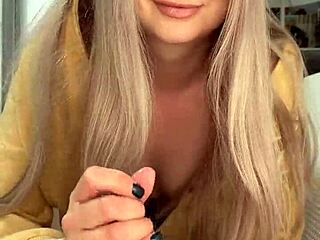 pretty woman gives handjob to her friend amelie dubon, so sexy 😘