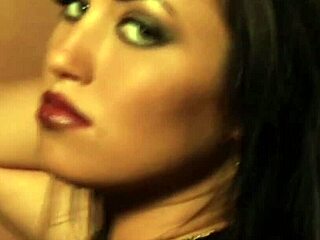 Sexy Indian Goddess Dances Nude In Erotic Teasing