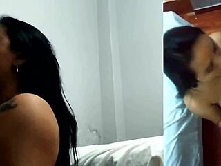 Mi hermanastra con boquita pequeña se come toda la polla me la quiero follar de nuevo cada vez que estamos solos en casa 😏