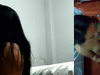 Mi hermanastra con boquita pequeña se come toda la polla me la quiero follar de nuevo cada vez que estamos solos en casa 😏