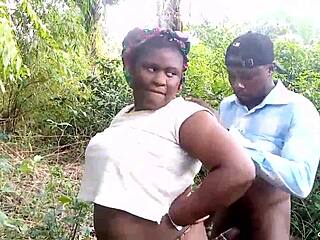 Due amanti beccati a scopare nel cespuglio di domenica!