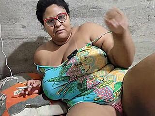 Grande Carga de Cum na Cara da Madrasta