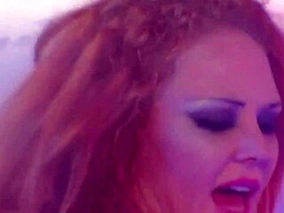 สาวผมแดงนมโตขี่มอเตอร์โดนจัดก้นบนรถ