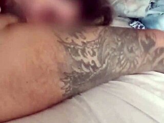 Это должно было быть видео, где я трусь пиздой о хуй, но я не выдержала и просто терлась