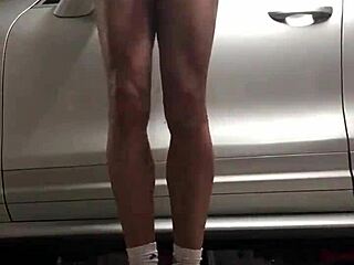 Gym VOYEUR SPYING on GAY cock action in the garage