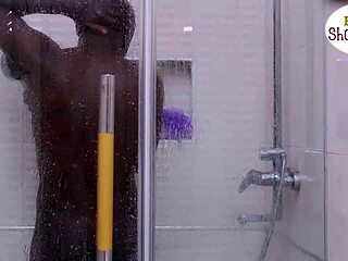 Horny madam lets big cock gateman fuck her until she squirts repeatedly