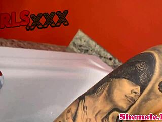 Bathing shemale jerks off solo 😘