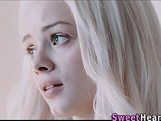 هيه، عاوز تشوف بنت ليزبيان ساخنة في أكشن ثلاثي جامد؟