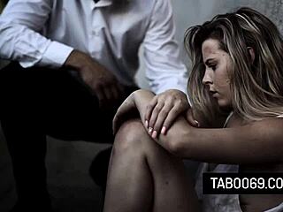 Hajléktalan tini kurva Aubrey Sinclairt dugja gazdag pasi! Micsoda őrült mélytorok sztori!