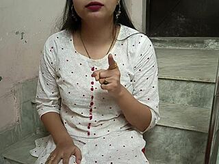 I denne indiske familiehistorie kærtegner stedsøster brors pik så får fissen slikket