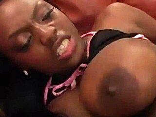 Απίστευτο! Joankimjoy χτυπιέται σκληρά με λευκό τύπο στη Ναϊρόμπι!