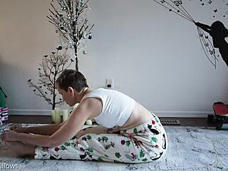 Yoga lesson with mature european babe in fetish session