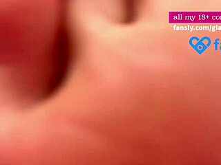 Giantess dreams of crushing tiny man