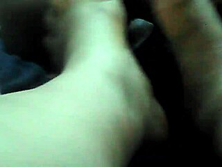 Check out this sexy footjob ending with cum 😍