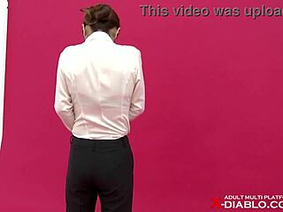 素人日本人モデル牧萌木のランジェリーヌードポーズ