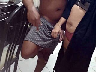 Min fe-kompis Mel knullar bara med festens största kuk