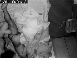 Câmera escondida flagra ação matinal da boca pro cu