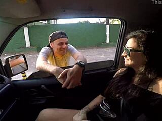 i saw two hot girls showing off and fucking a guy in a jimmy car, pernocas sumaya ganesha