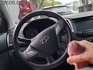 Punheta Arriscada na Rua para Estudante em Público