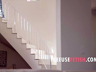 Free Use Threesome with Teen Girls