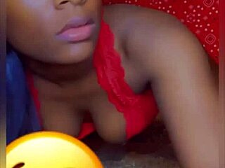 Sexy slim thick ebony queen cums hard