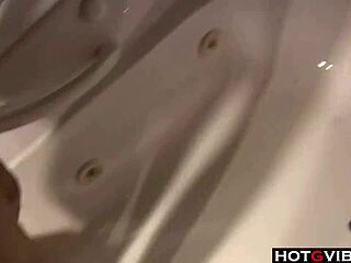 สาวนมโตเล่นของเล่นเซ็กซี่ด้วยกัน