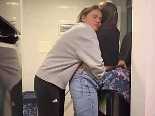  Lopva megdugom a mostohatestvéremet a mosókonyhában, haha 😜