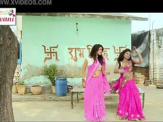 bhojpuri hot song with nipple show performance