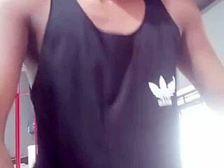 dois jovens trocam olhares na academia negao vai pra casa da desconhecida fuder ela gozando dentro