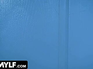 Penelope Woods Sheena Ryder Slimthick Vic Christmas Cosplay