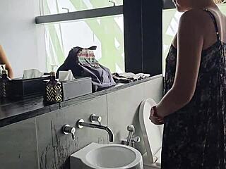 She came over without panties and started playing sexy, shaking her ass in close-up while the hosts were out for 10 minutes.