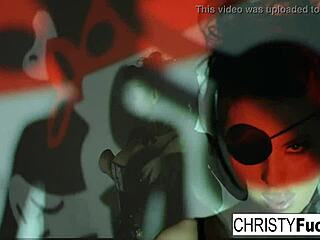 クリスティ・マック最高アスと濡れまんこ弄りまくり！