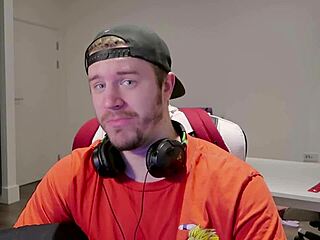 Girls Have Pillow Fight During Lockdown Fap Ceo Uncensored