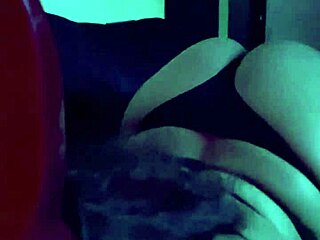 Noche de modelo sexy con masaje de culo y tetas!