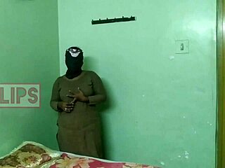 The Girls Engage in Sex with Their Boyfriend in the OYO Rooms